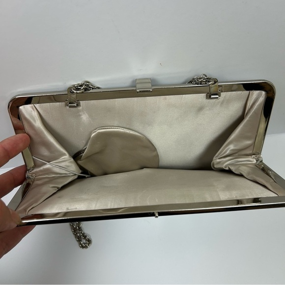 Vintage Silver shiny evening bag clutch or chain handle - Picture 8 of 12